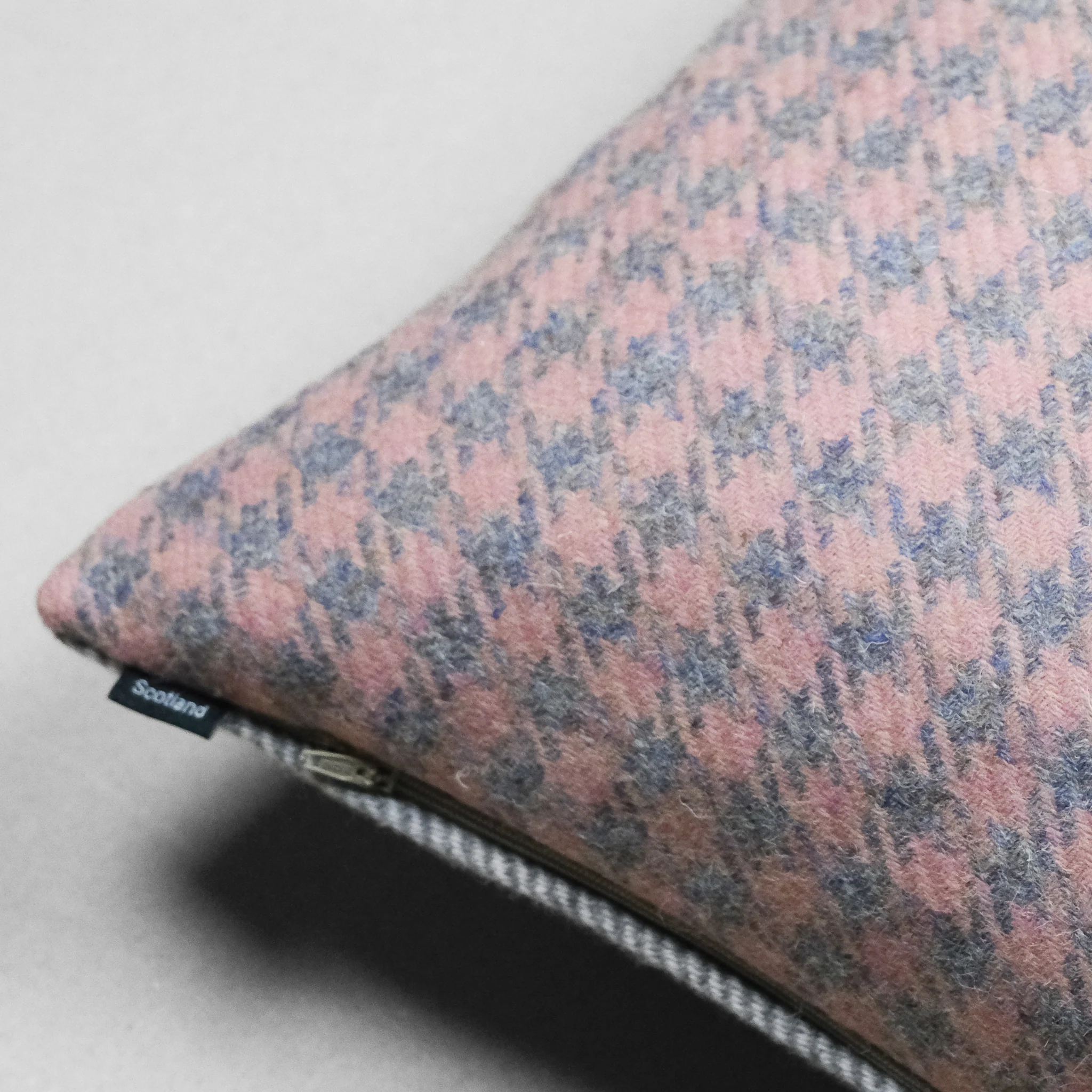 Poolewe Highland Tweed Zip Cushion - Image 4